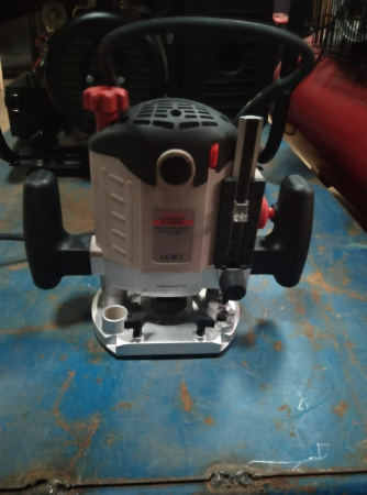 Фрезер CROWN CT11002  (1400Вт цанга 12мм)