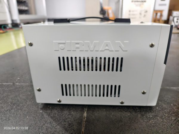 Стабилизатор FIRMAN  FVR-2000-95 (однофаз., релейный, напольный; цифр.дисплей, ;шнур/розетка; 2000Вт